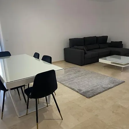 3 Bed With Pool And Parking *