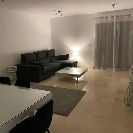 Apartment 3 Bed With Pool And Parking
